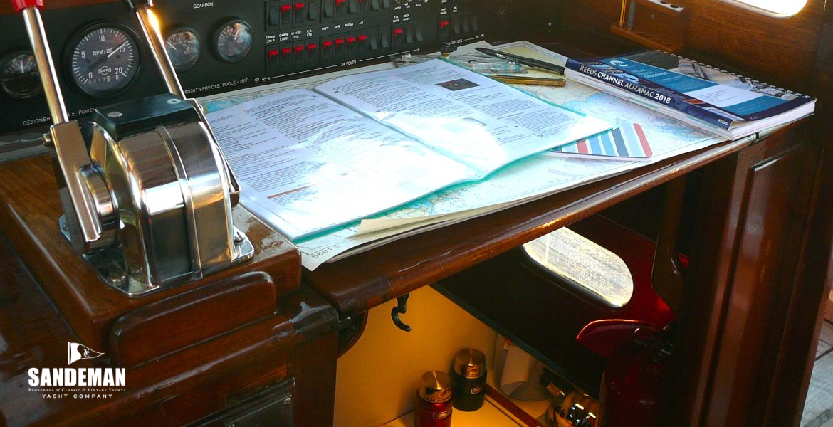 Companionway sliding hatch as chart table