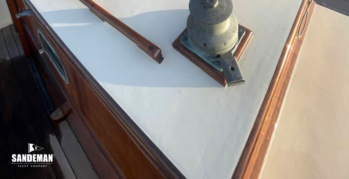 Aft superstructure and gooseneck details