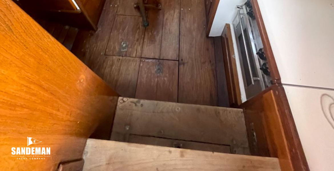 Accommodation overview from companionway
