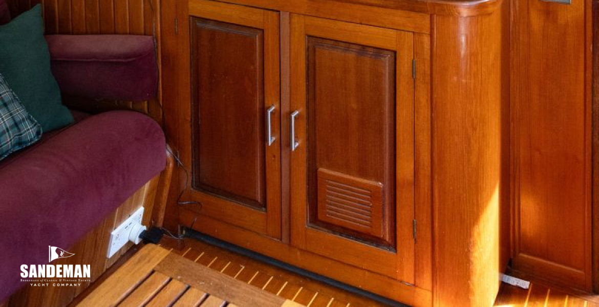 Deck saloon starboard aft