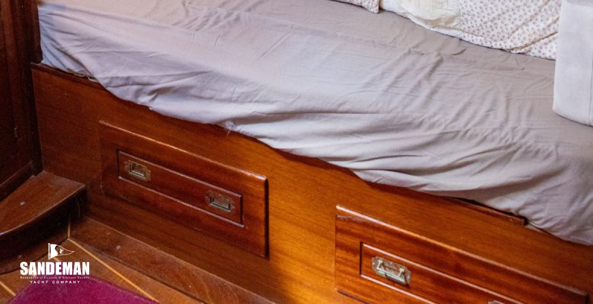 Owner cabin port aft