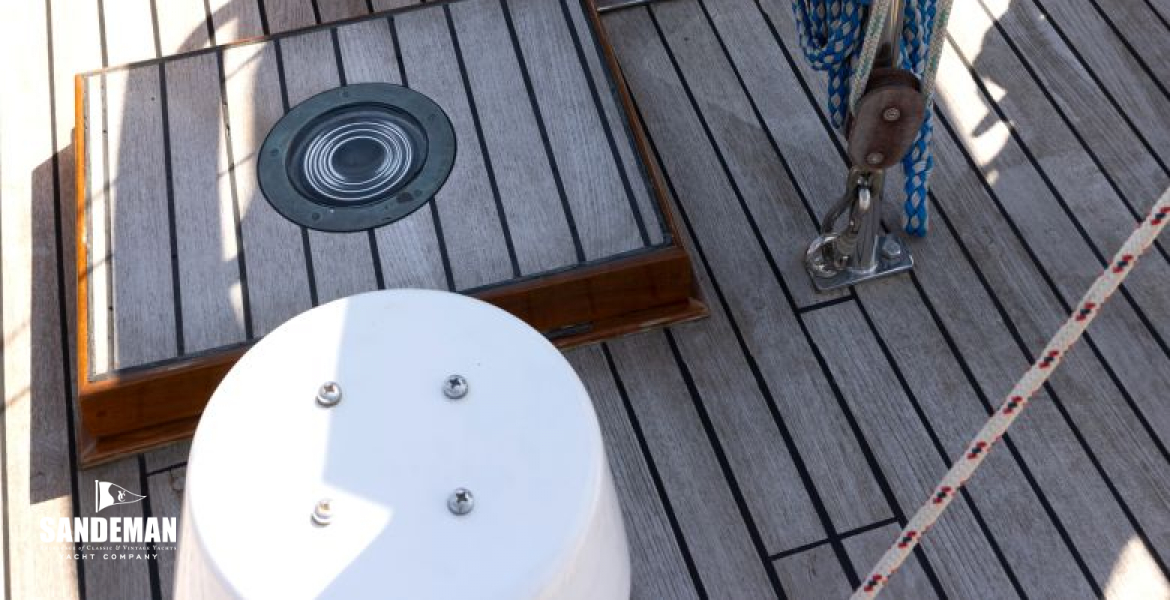 Details at main mast