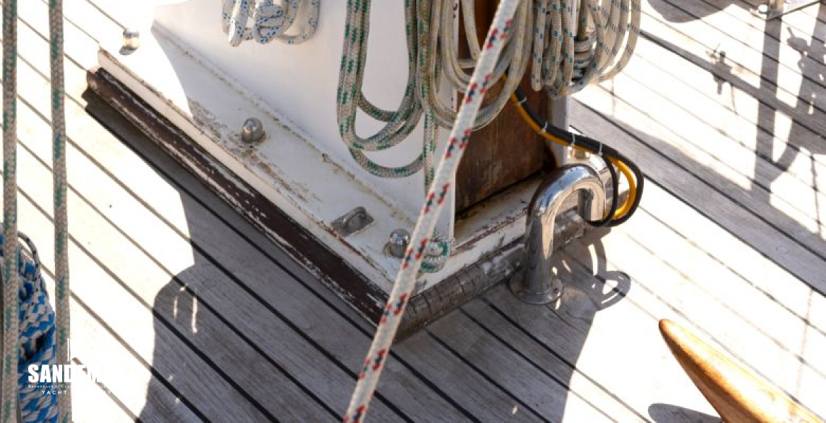 Details at main mast