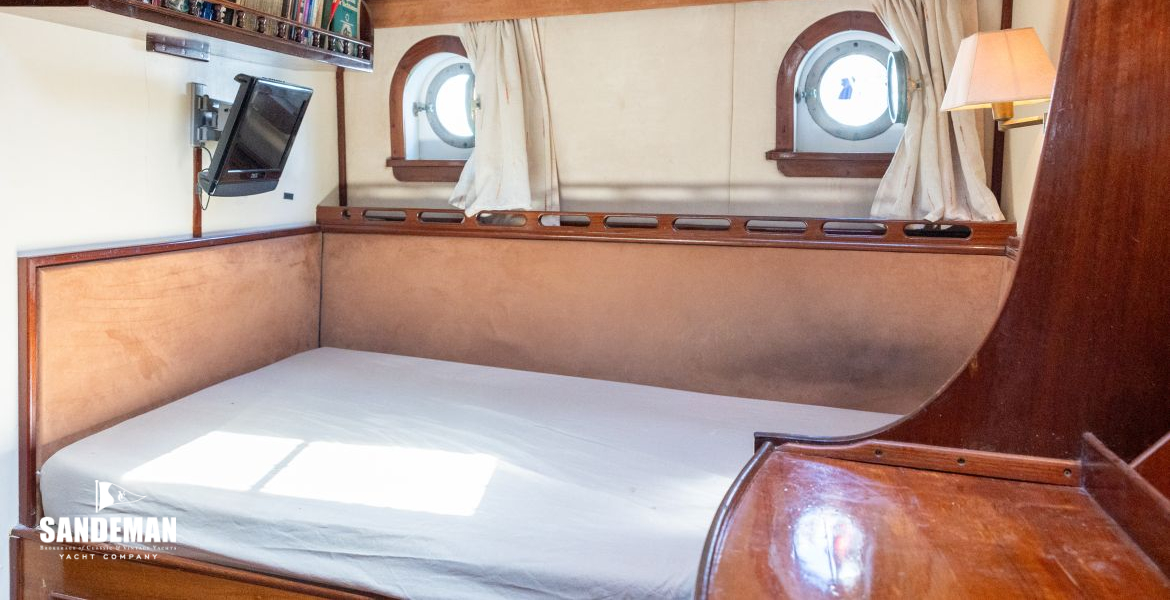 Owner cabin view to starboard