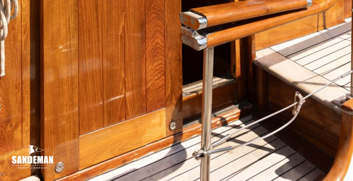 Wheelhouse port entrance