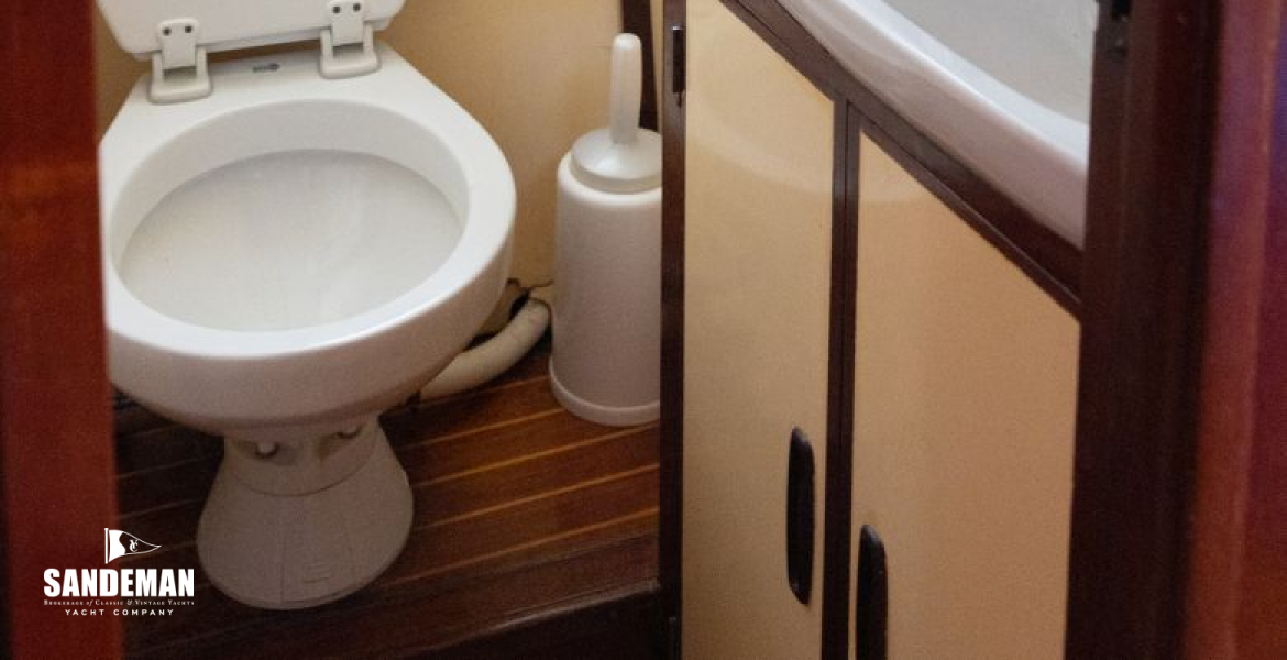 Forward WC Compartment