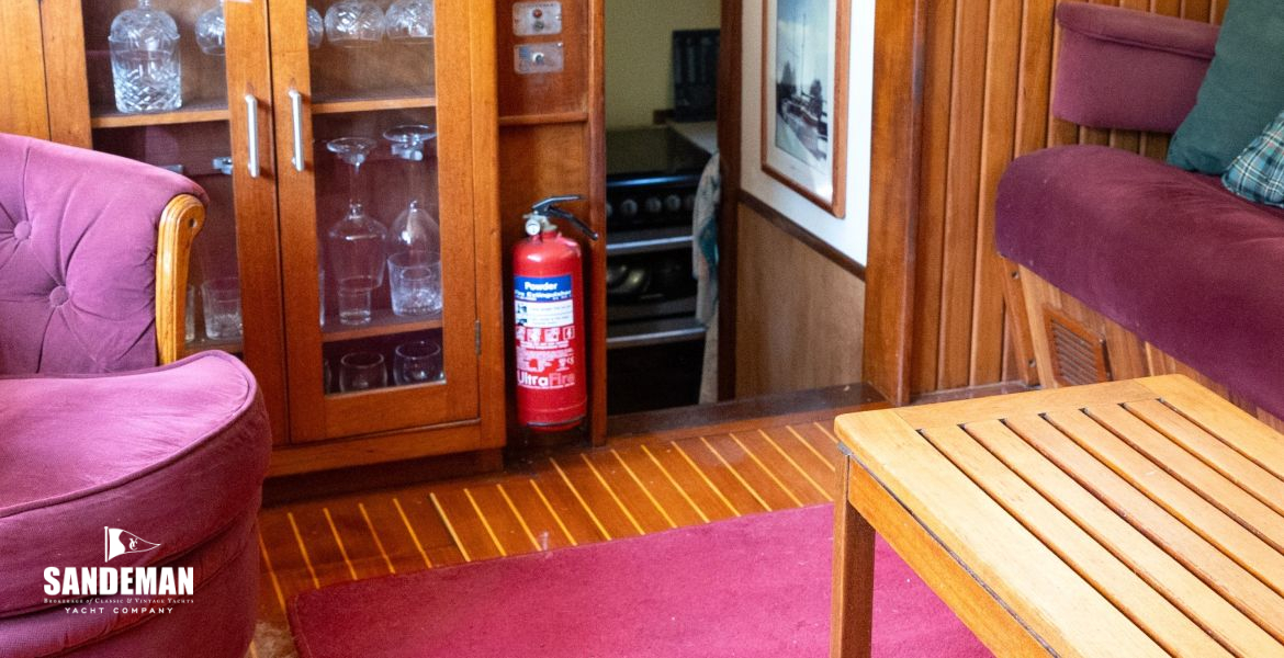 Deck saloon view forward to forward accommodation