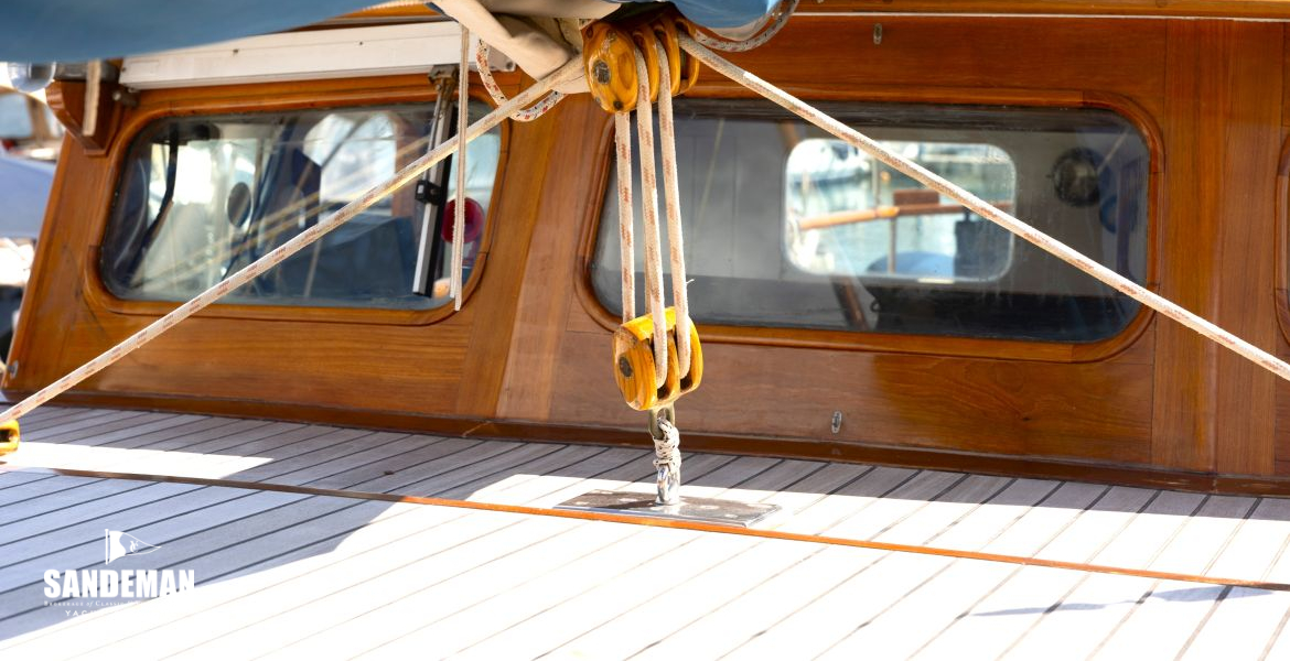 Mainsheet and wheelhouse windscreen