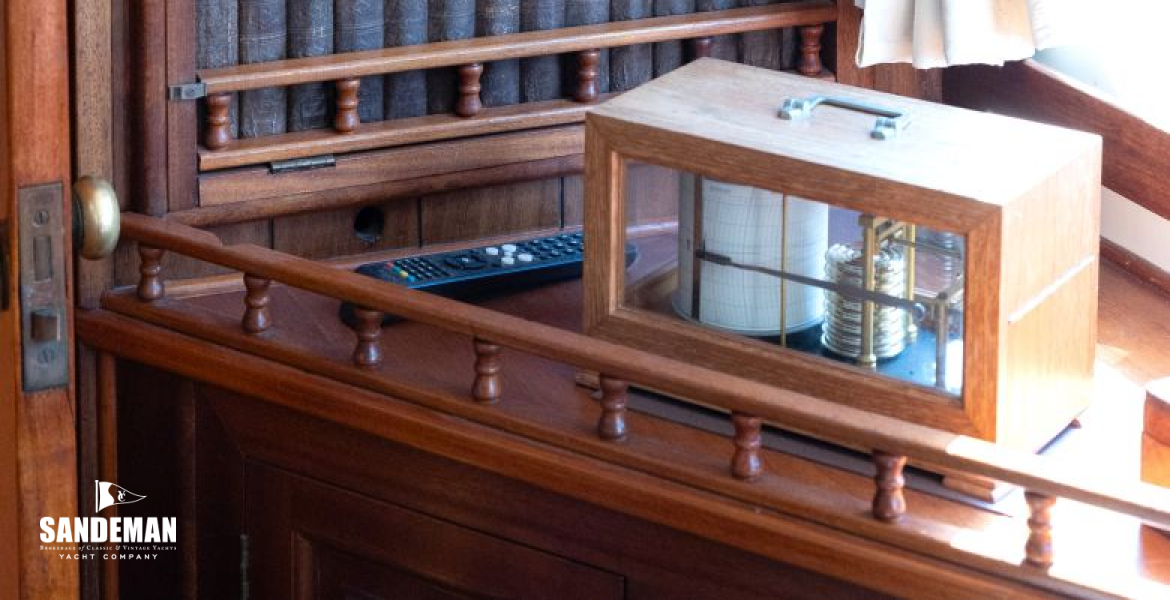 Deck saloon port aft