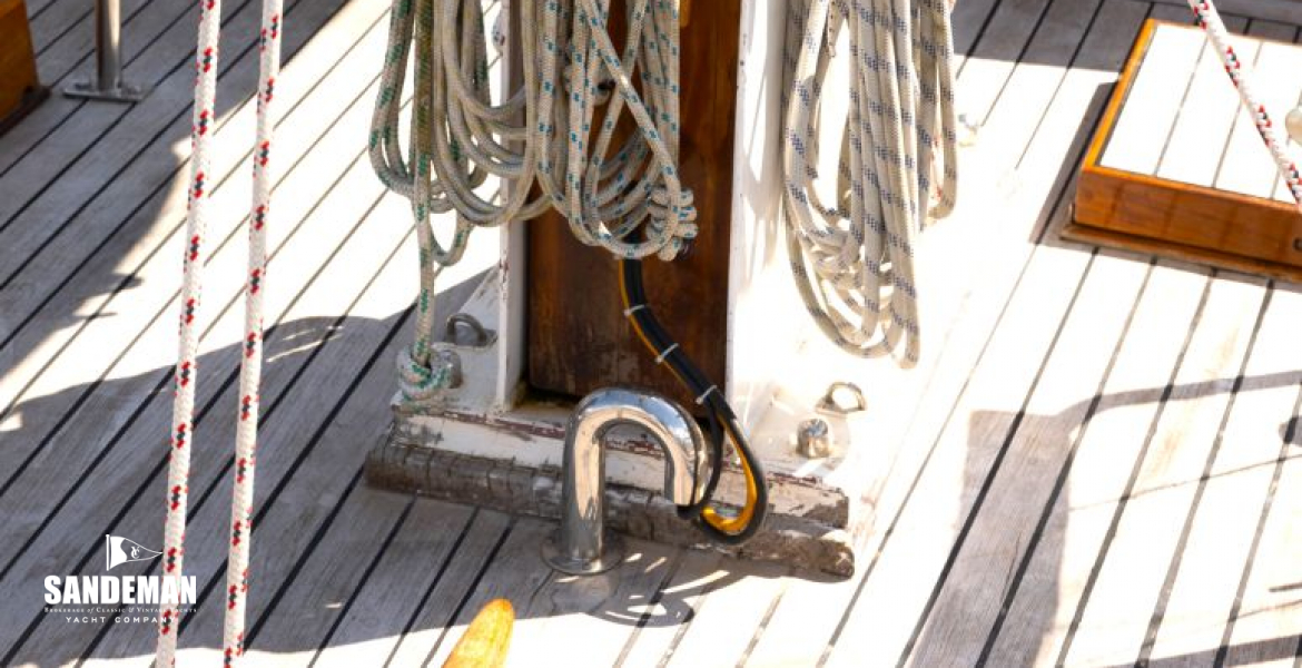 Details at main mast