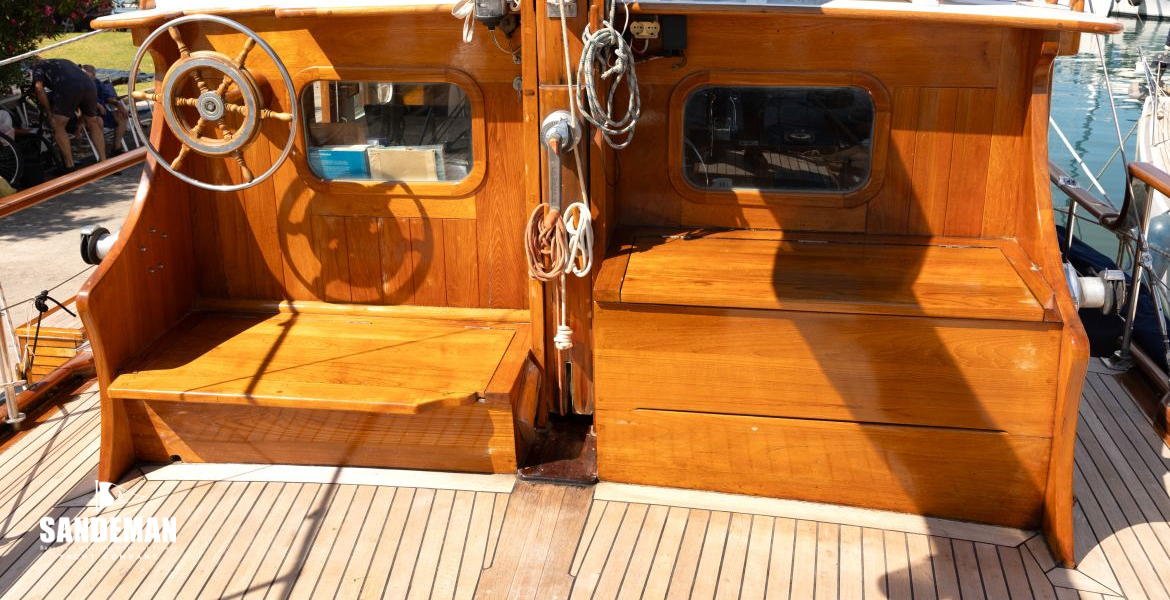 Aft deck view forward to aft of wheelhouse