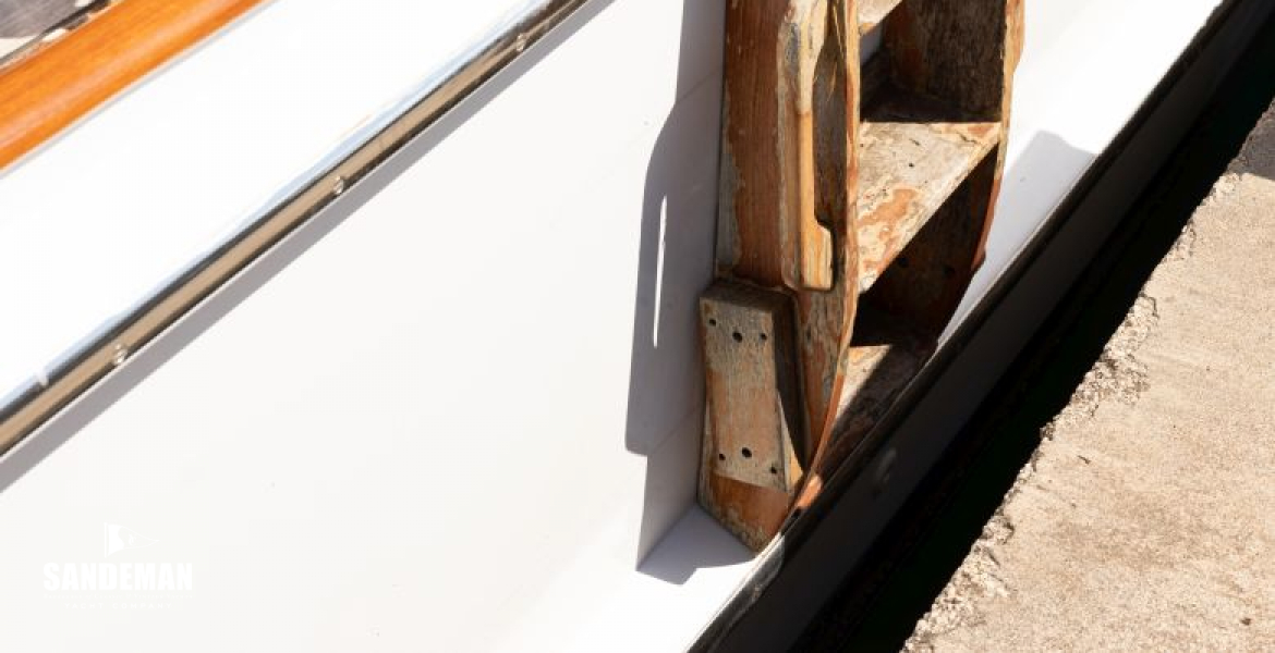 Boarding ladder