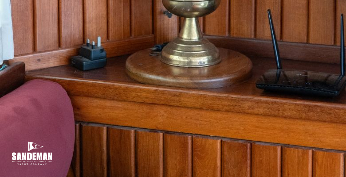 Deck saloon starboard aft