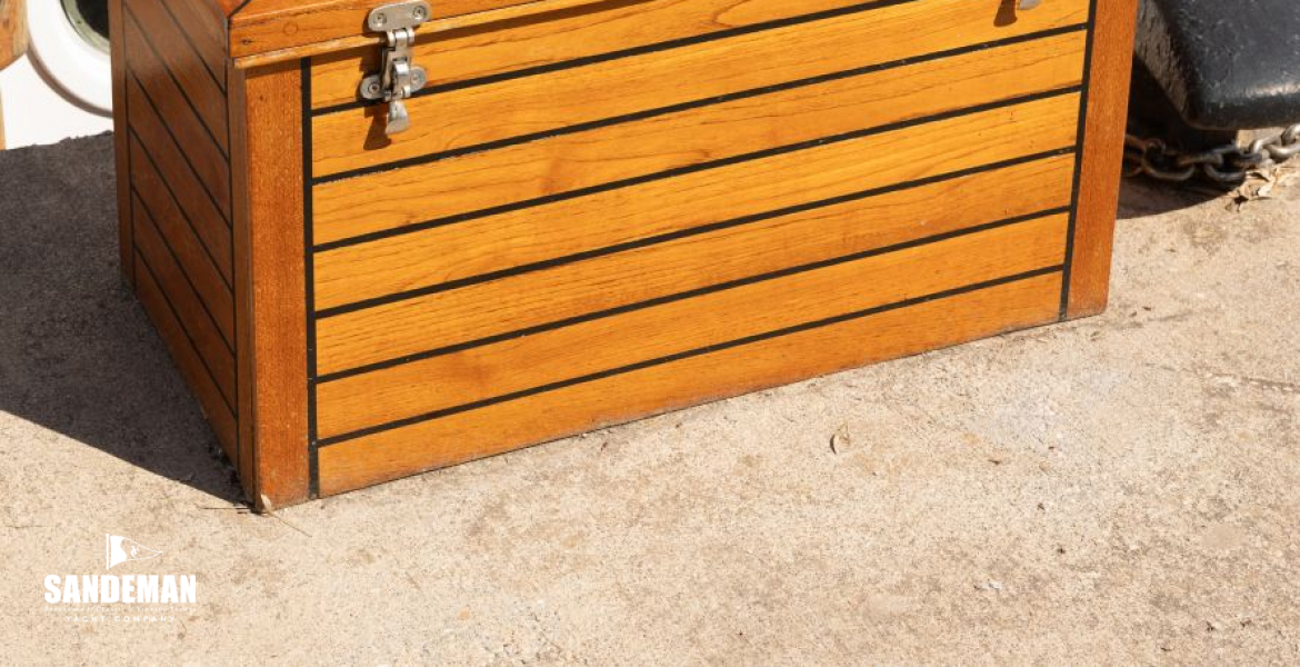 Dock box/ step