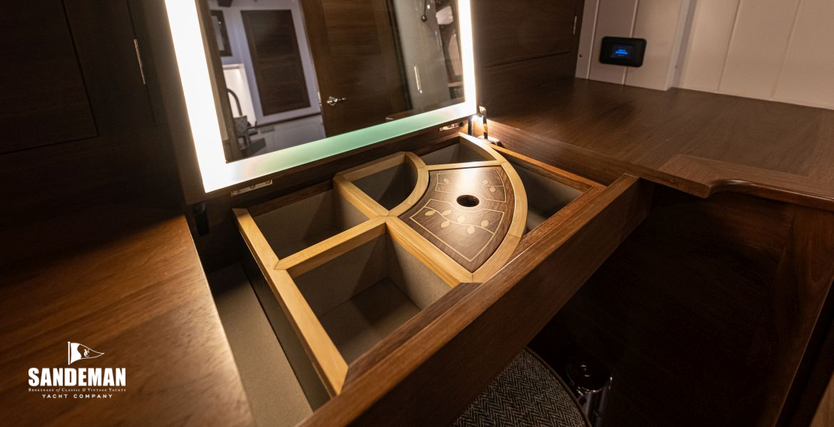 Forward owner cabin details