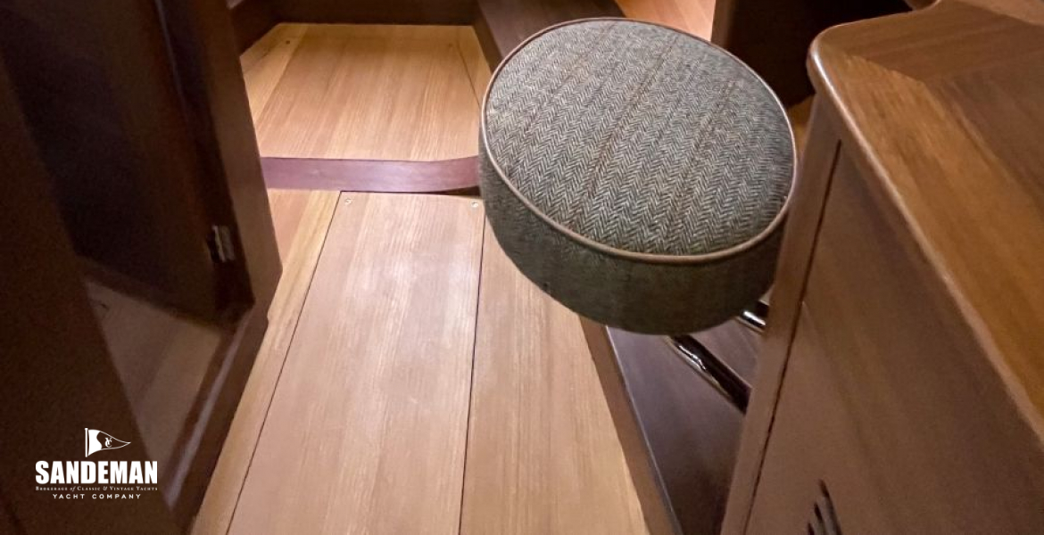 Into forward owner cabin