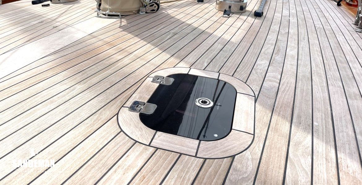 Foredeck view aft