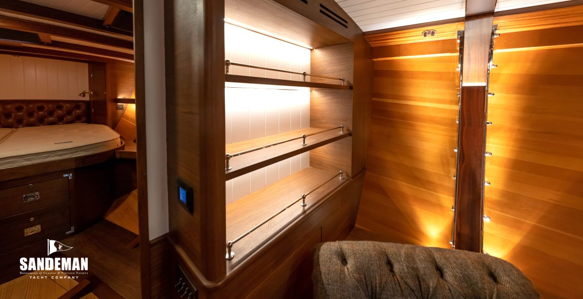 Saloon forward to starboard