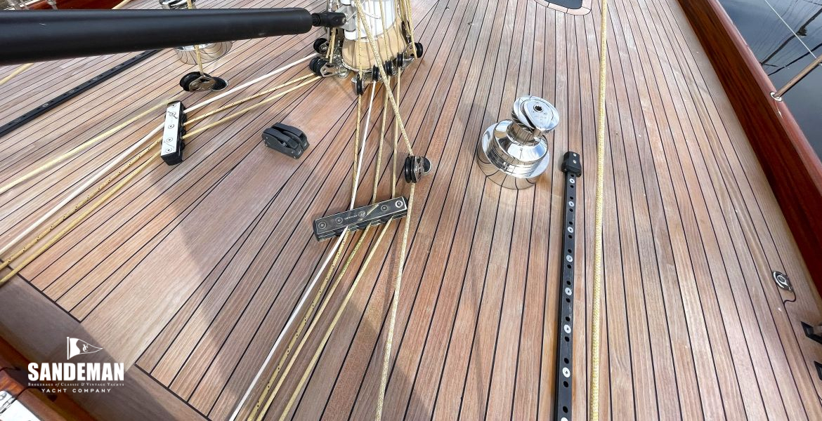 Mid deck view forward
