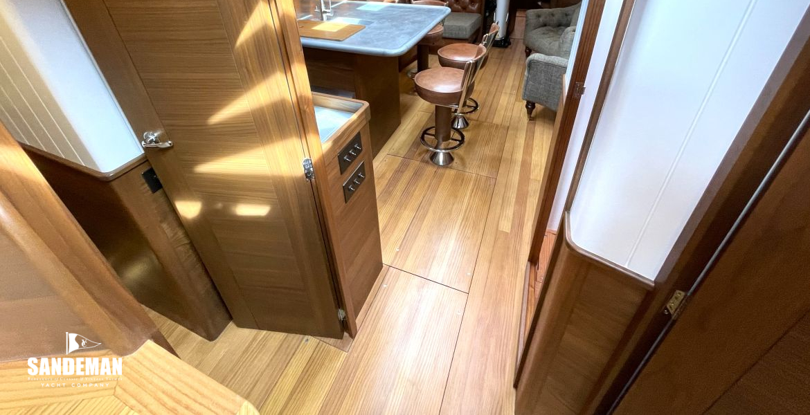 Deckhouse view to accommodation