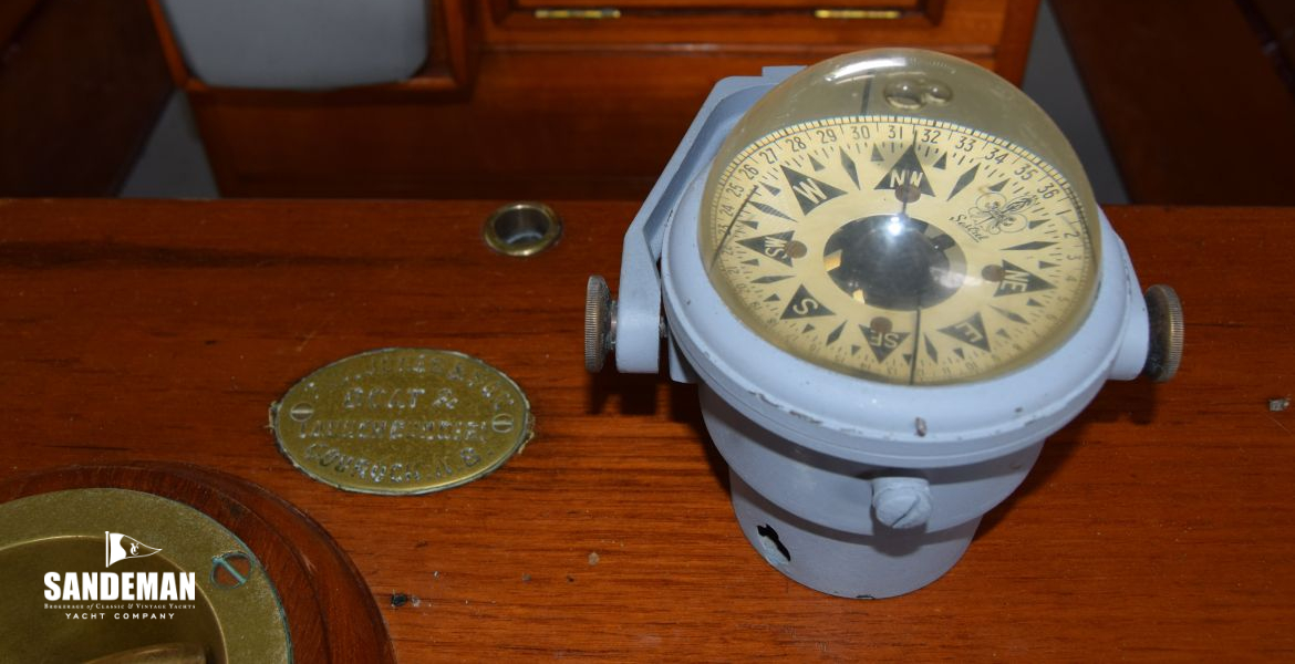 Steering compass