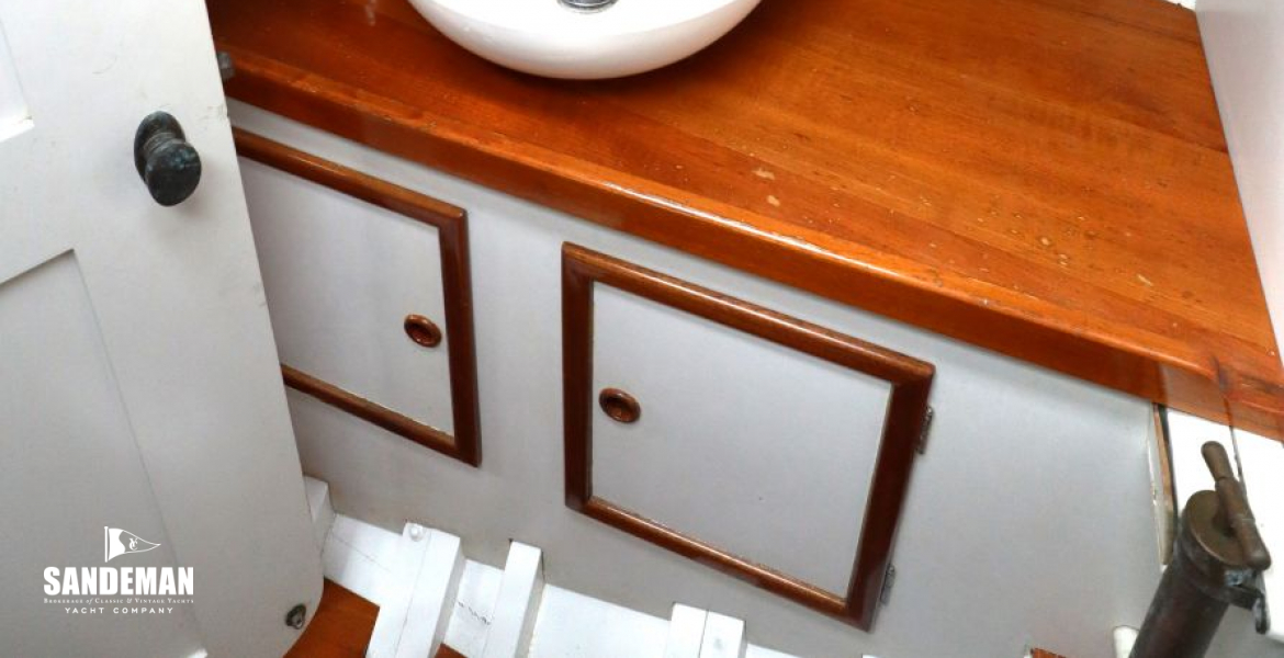 WC Compartment view to port