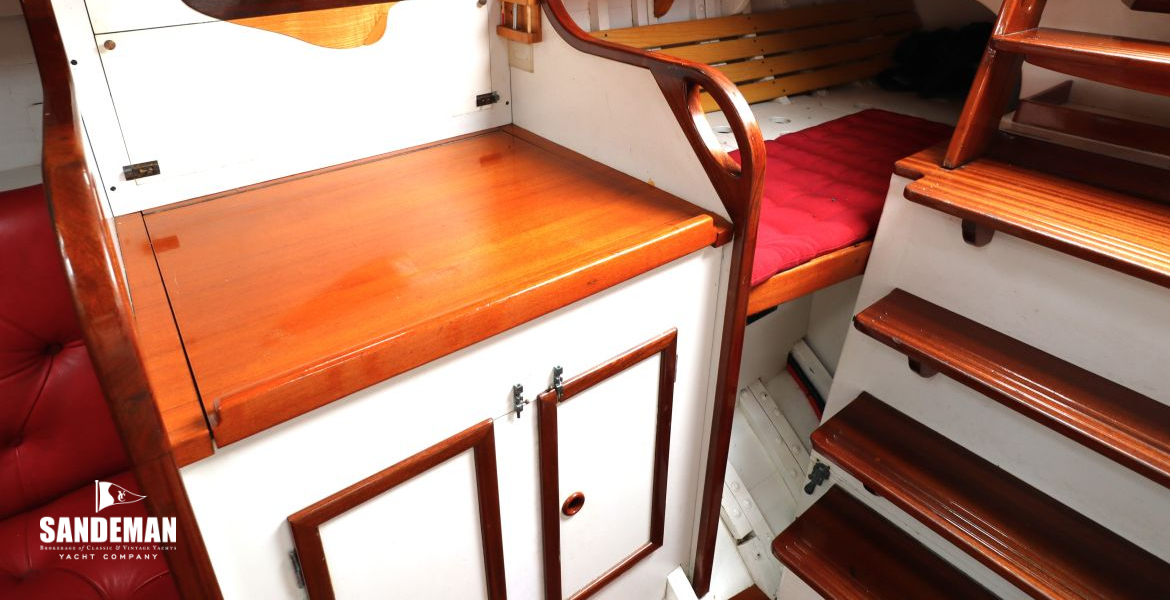 View aft over chart table to starboard to quartrer berth