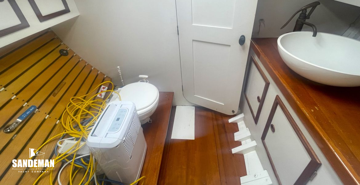 WC Compartment view aft