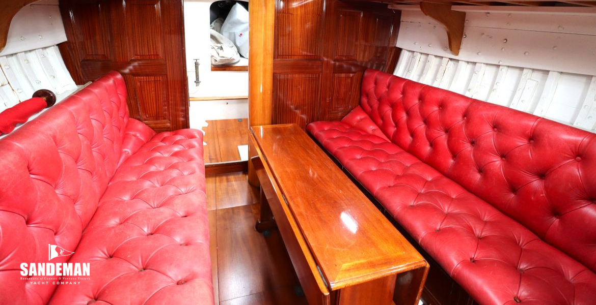 Saloon view forward