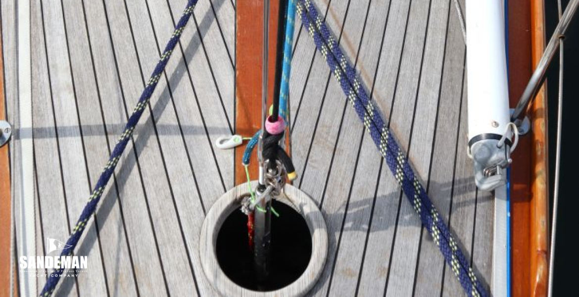 Foredeck view aft