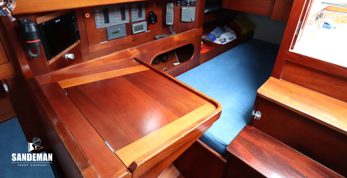 Navigation station and quarterberth to starboard