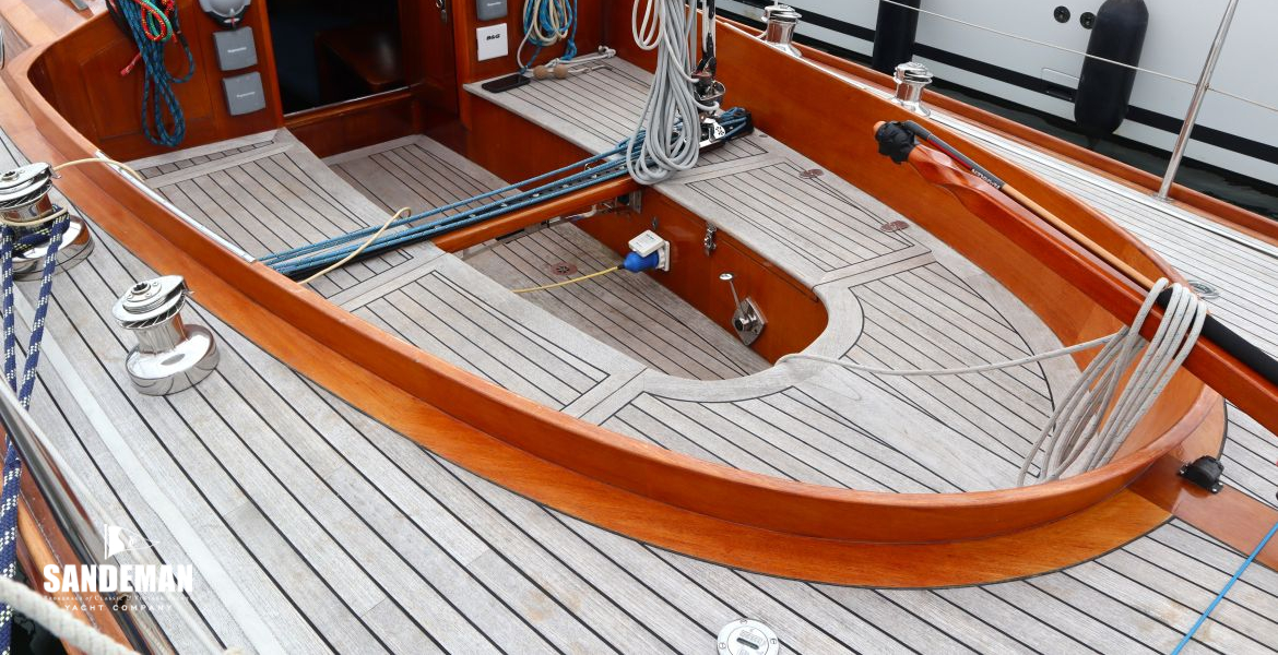 Cockpit forward to starboard