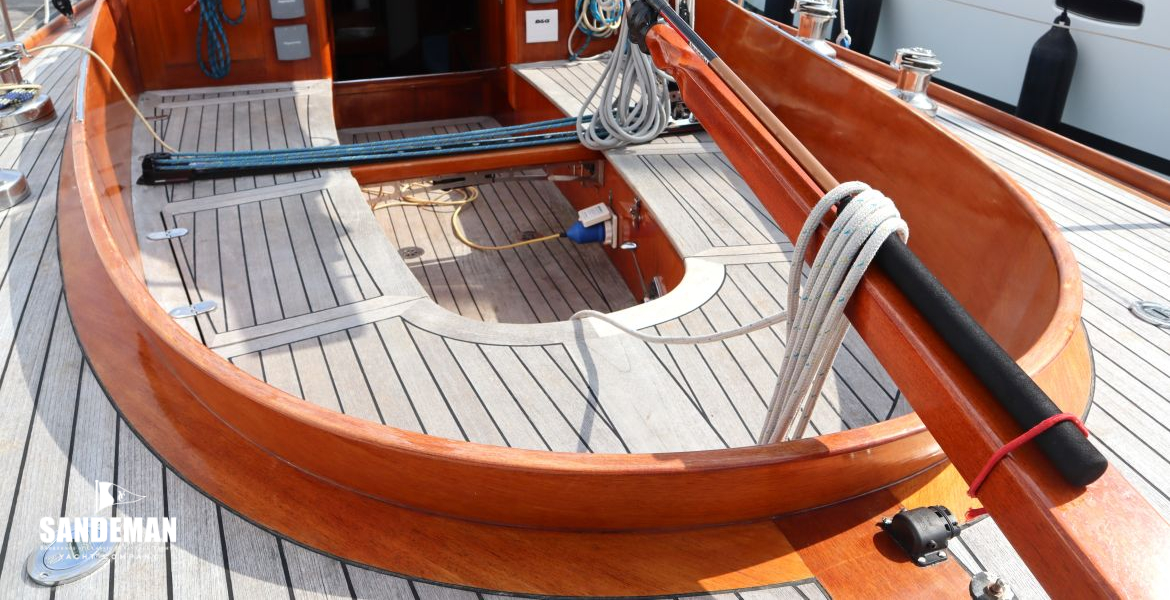 Cockpit forward