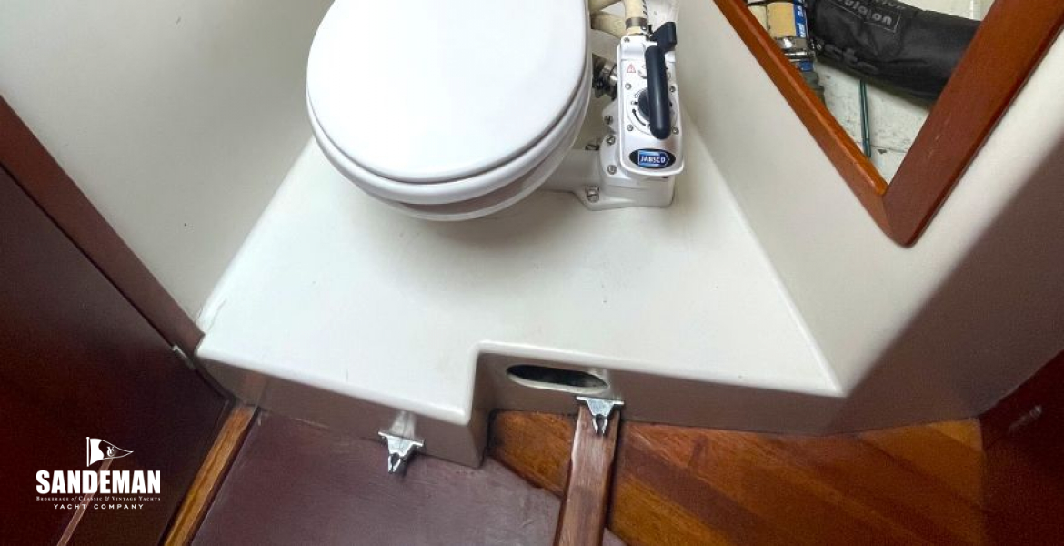 WC Compartment view to starboard