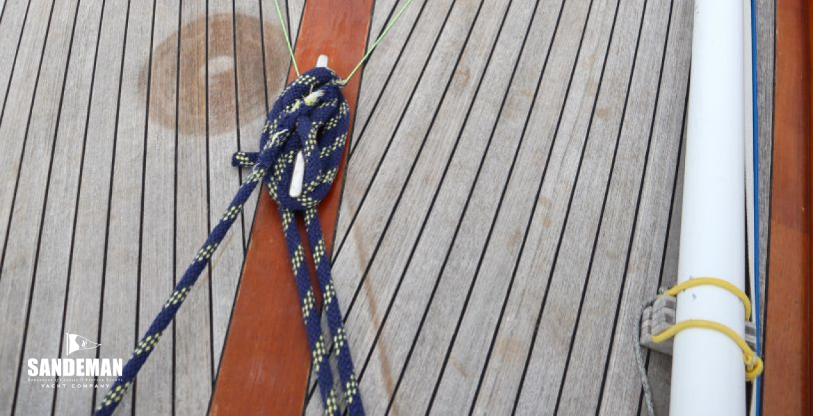 Foredeck view aft