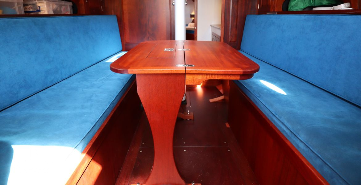 Saloon view forward
