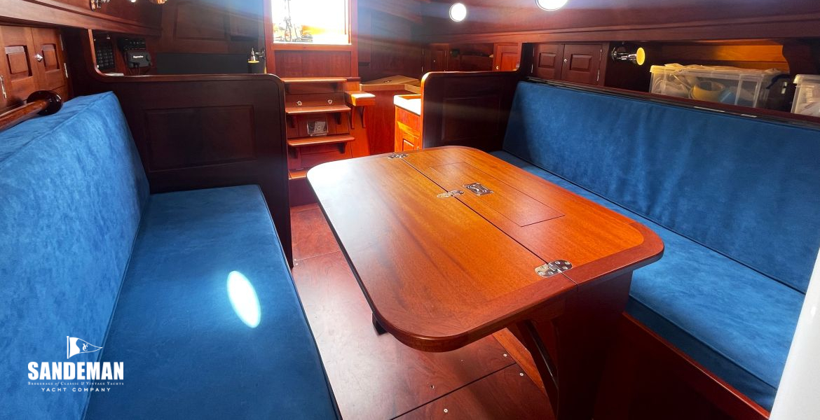 Saloon view aft