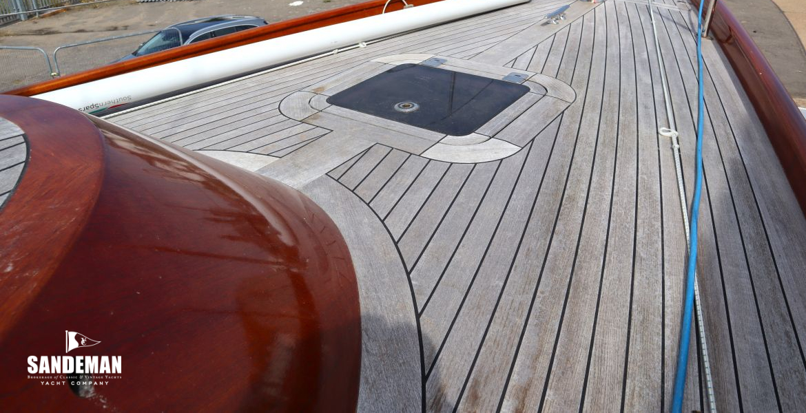Foredeck view forward