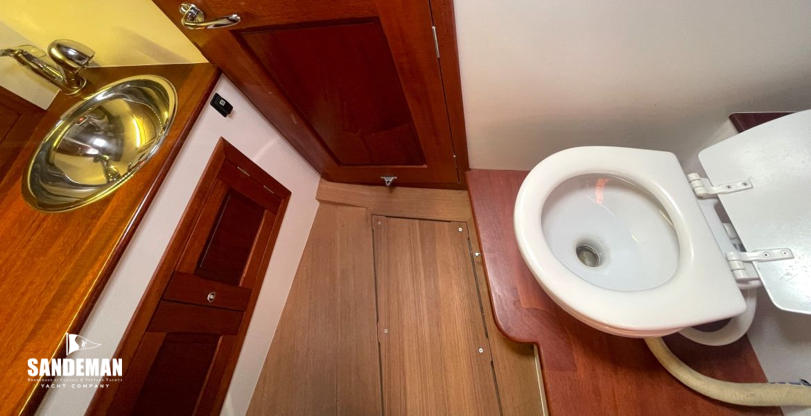 WC Compartment view aft