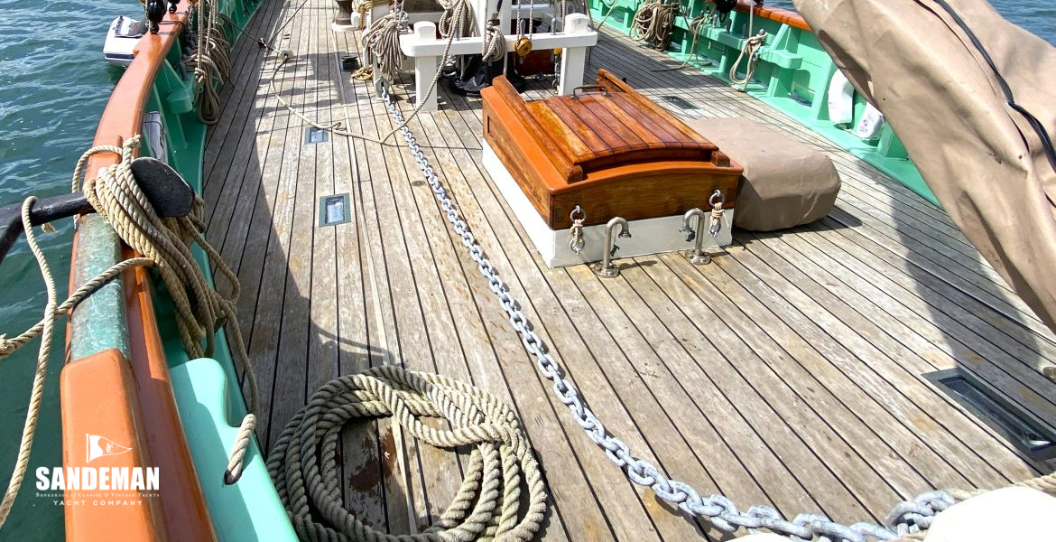 Foredeck view aft