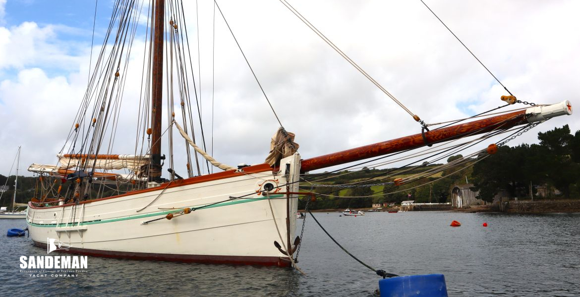 Starboard bow moored