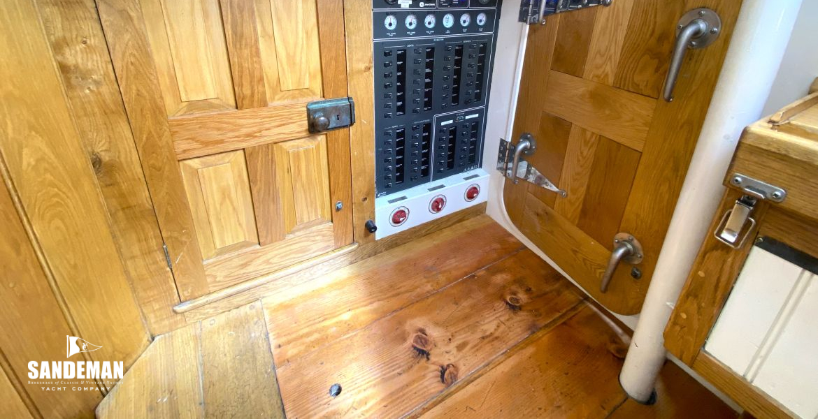 Lobby to services locker and aft cabin