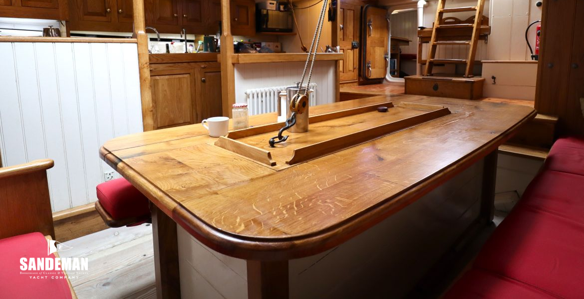 Saloon view aft to starboard