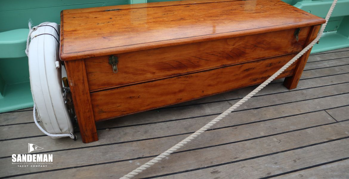 Stowage chest