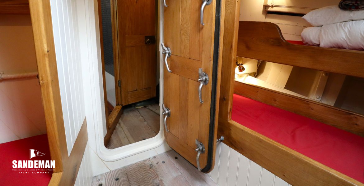 Watertight door forward