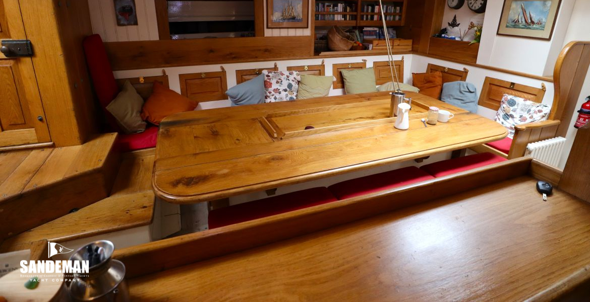 Saloon to port from galley