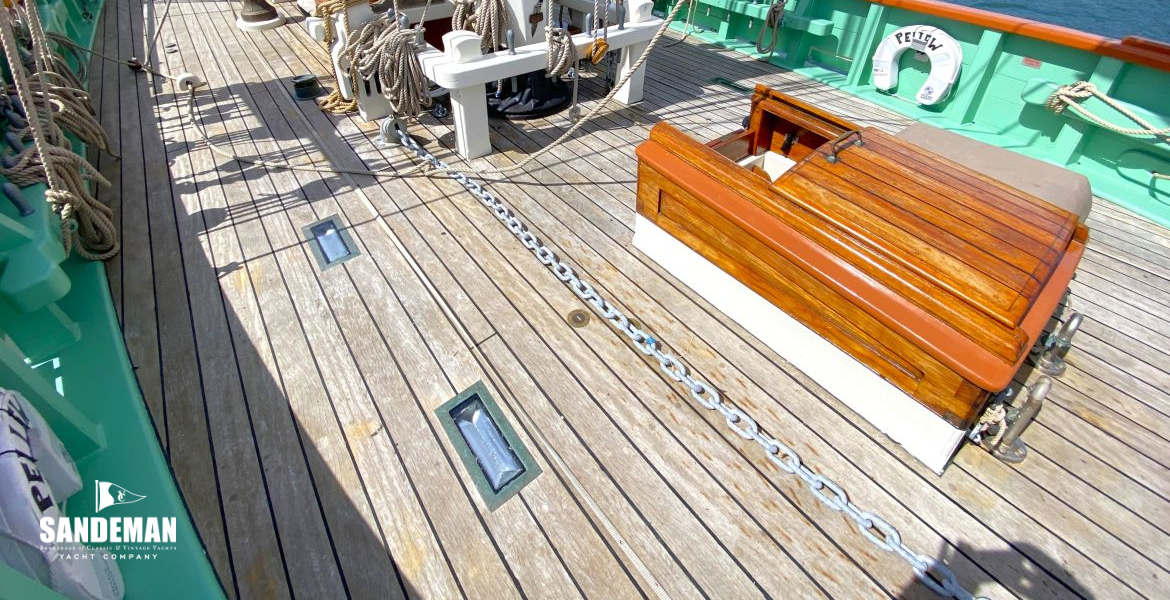 Foredeck view aft
