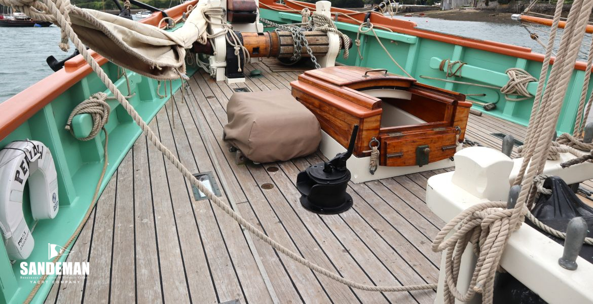 Foredeck view forward