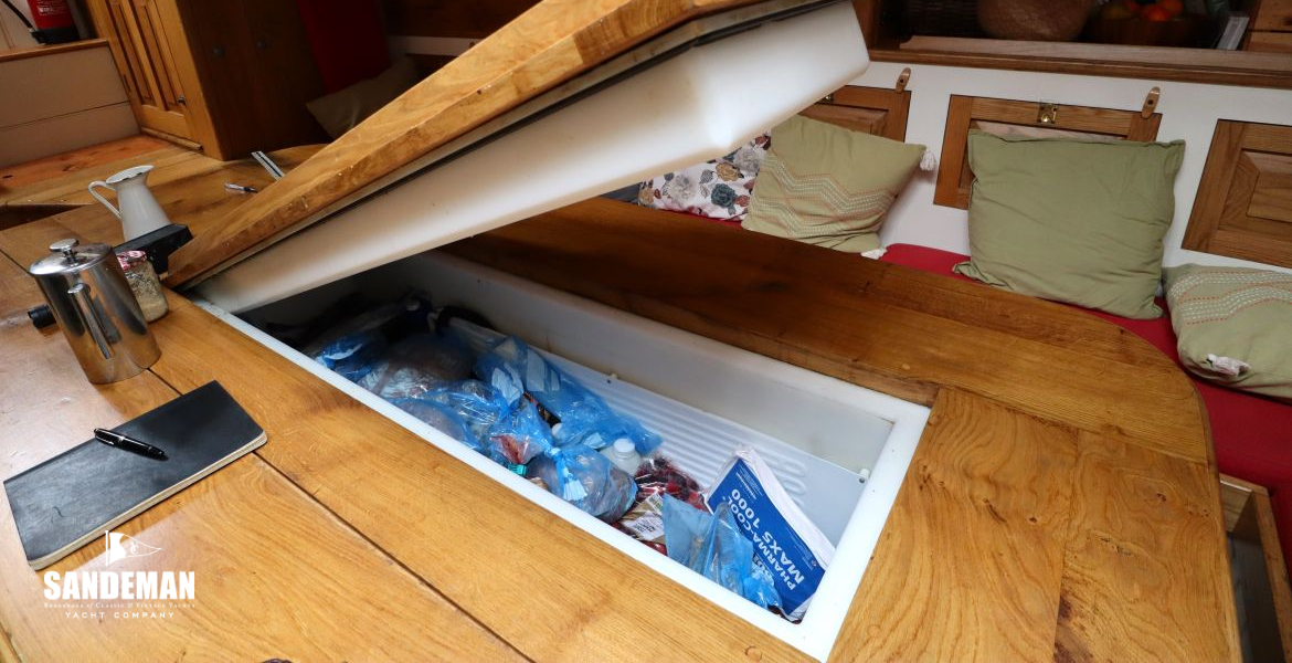 Saloon table chest fridge-freezer