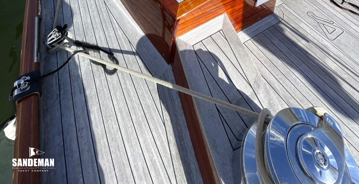 Cockpit and house view forward